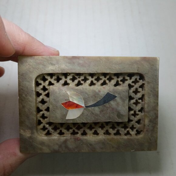 Vintage Handmade Soapstone Trinket Box Mother Of Pearl Floral Inlay Made India - Picture 2 of 7